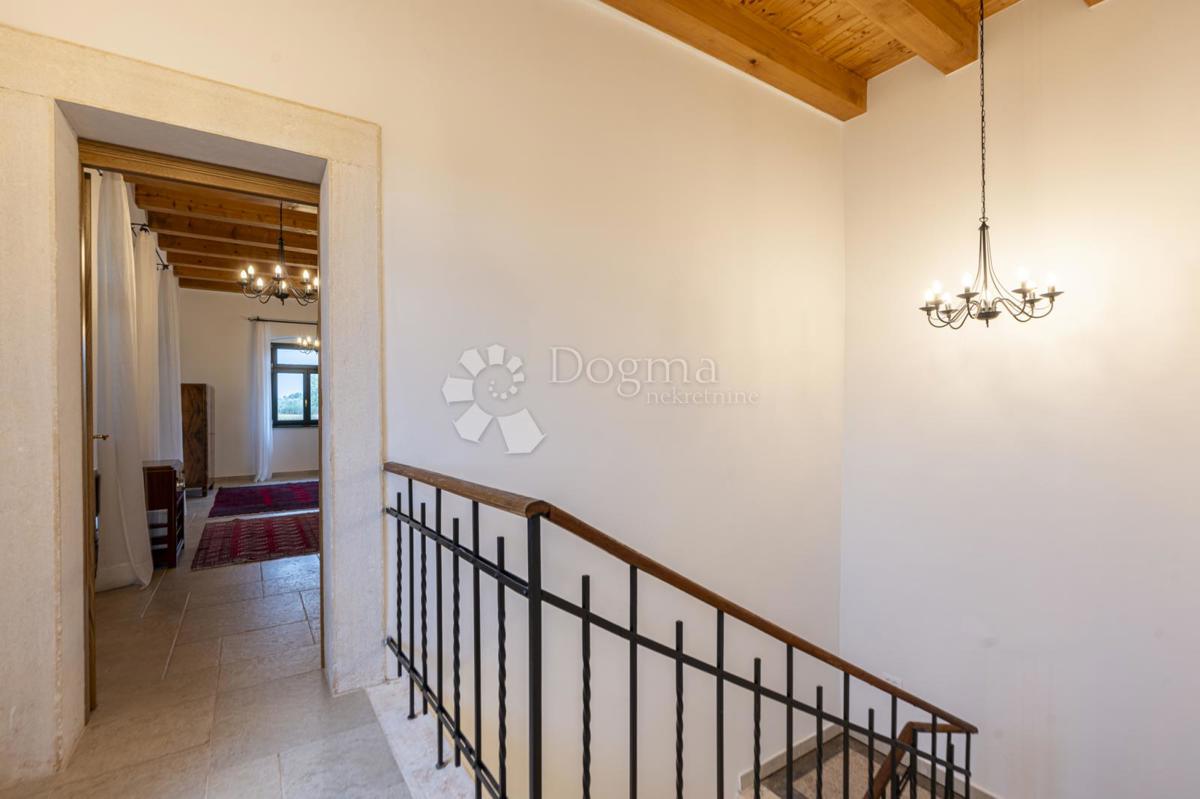 EX SCUOLA ITALIANA, ORA UNA VILLA PERFETTA