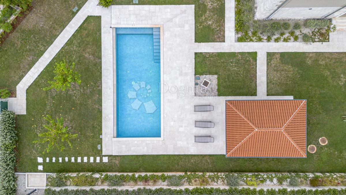 EX SCUOLA ITALIANA, ORA UNA VILLA PERFETTA