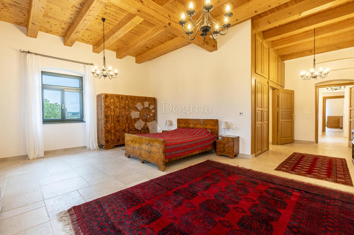 EX SCUOLA ITALIANA, ORA UNA VILLA PERFETTA