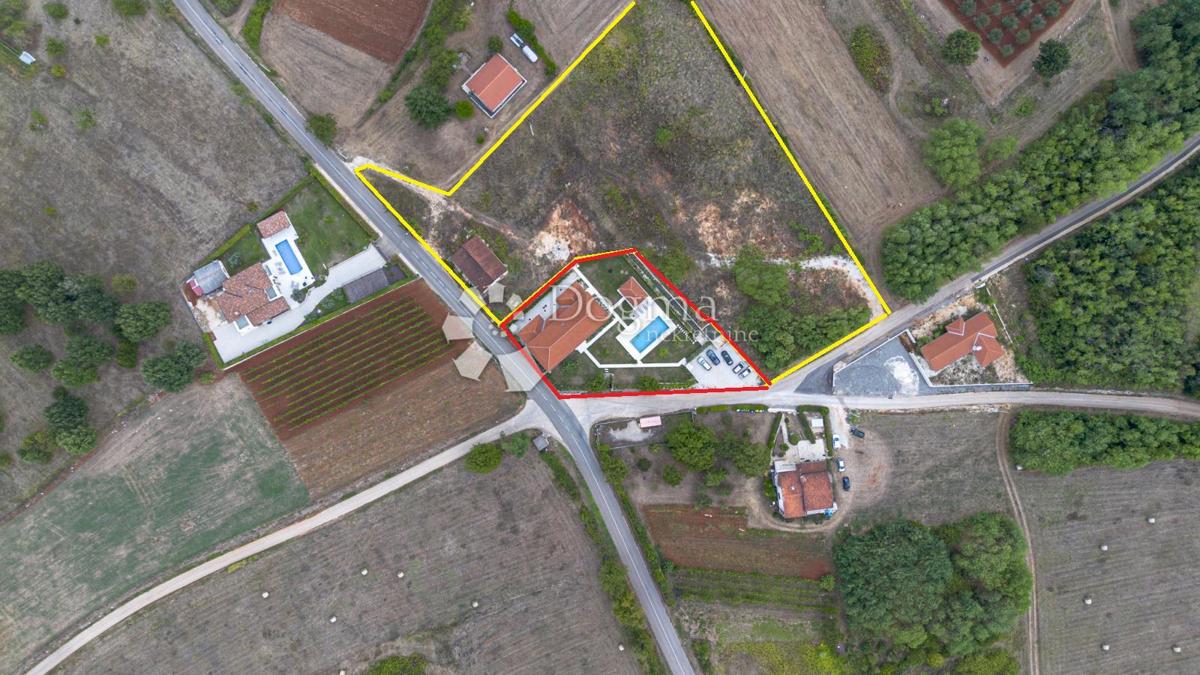 EX SCUOLA ITALIANA, ORA UNA VILLA PERFETTA