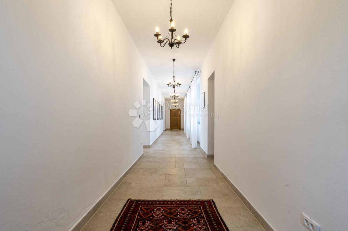 EX SCUOLA ITALIANA, ORA UNA VILLA PERFETTA