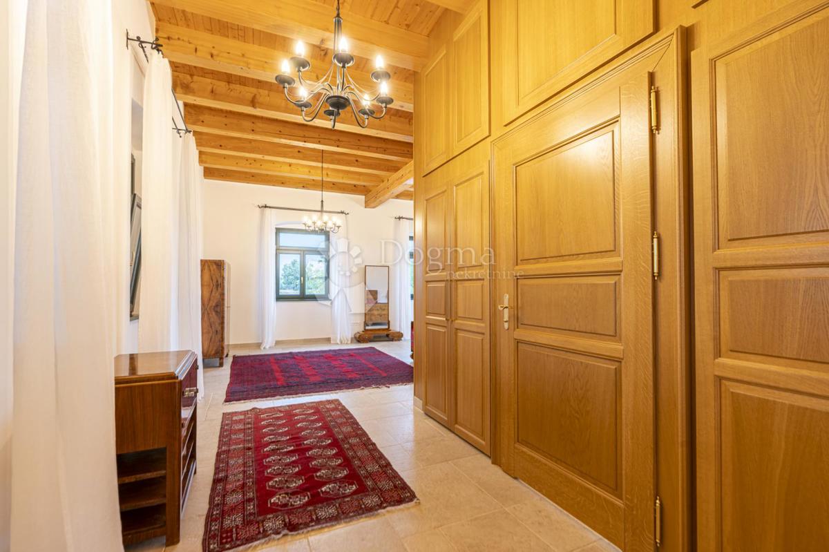 EX SCUOLA ITALIANA, ORA UNA VILLA PERFETTA