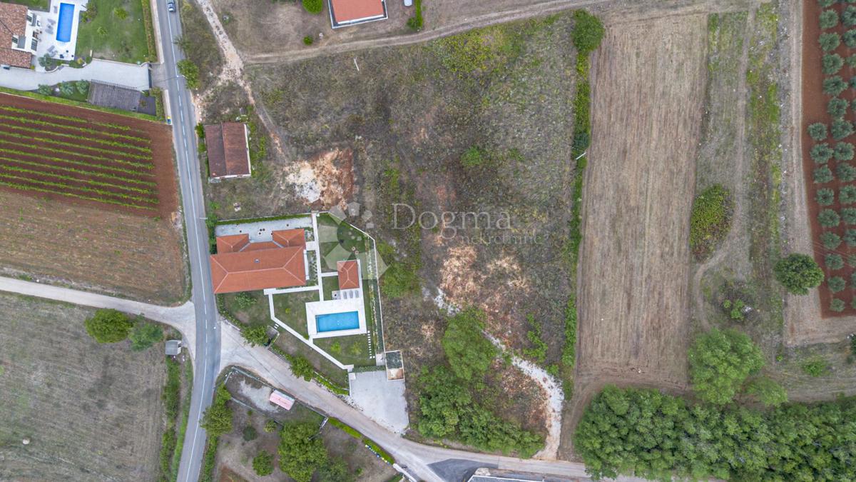 EX SCUOLA ITALIANA, ORA UNA VILLA PERFETTA