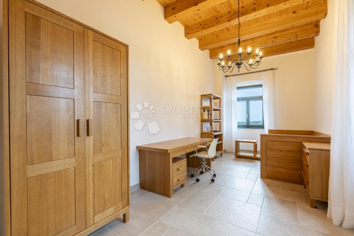 EX SCUOLA ITALIANA, ORA UNA VILLA PERFETTA