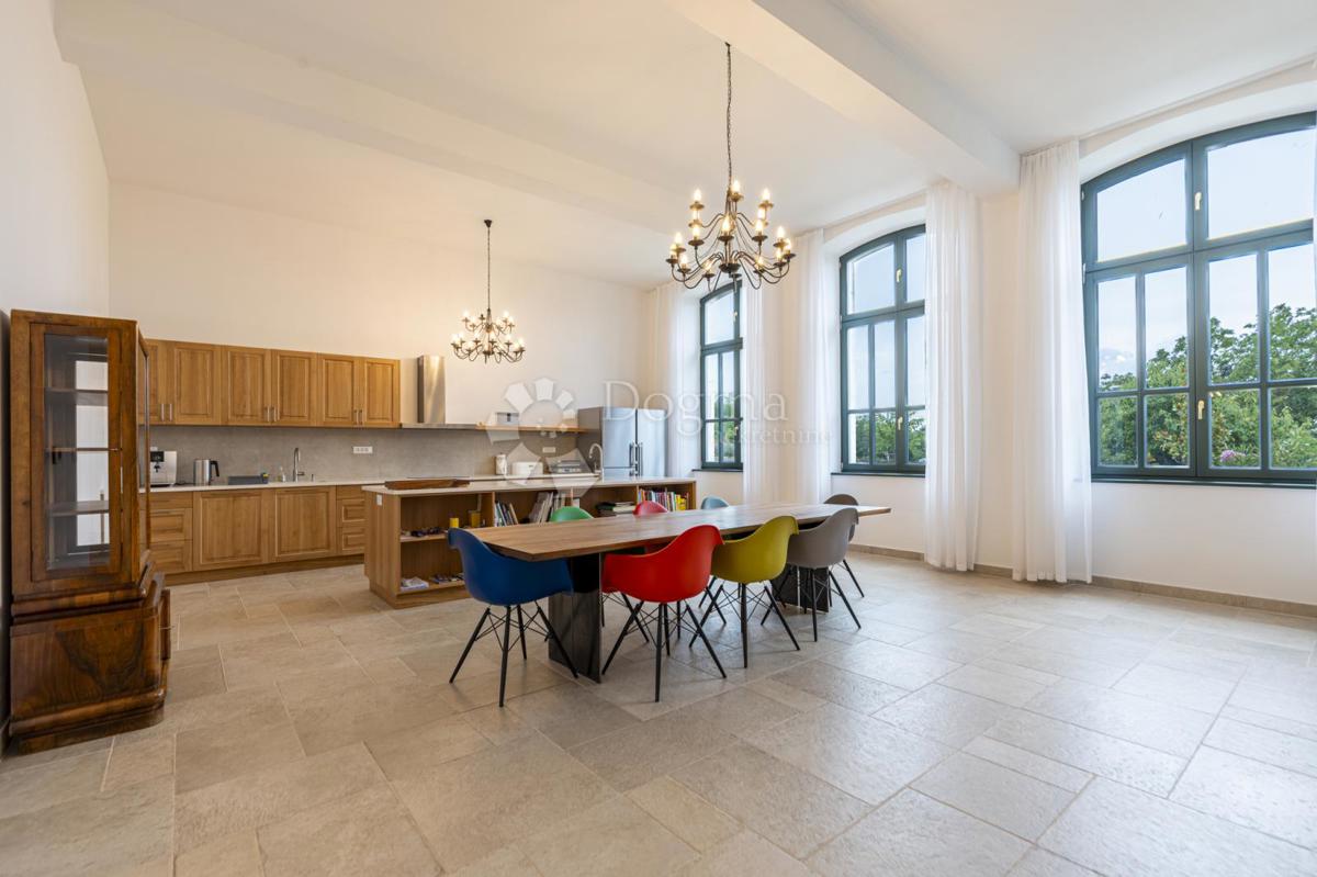 EX SCUOLA ITALIANA, ORA UNA VILLA PERFETTA