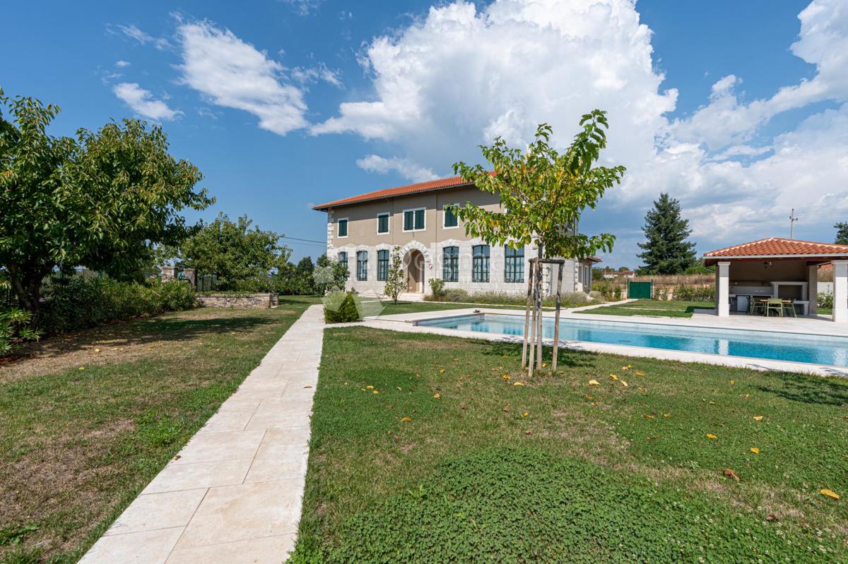 EX SCUOLA ITALIANA, ORA UNA VILLA PERFETTA