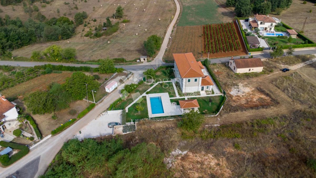 EX SCUOLA ITALIANA, ORA UNA VILLA PERFETTA