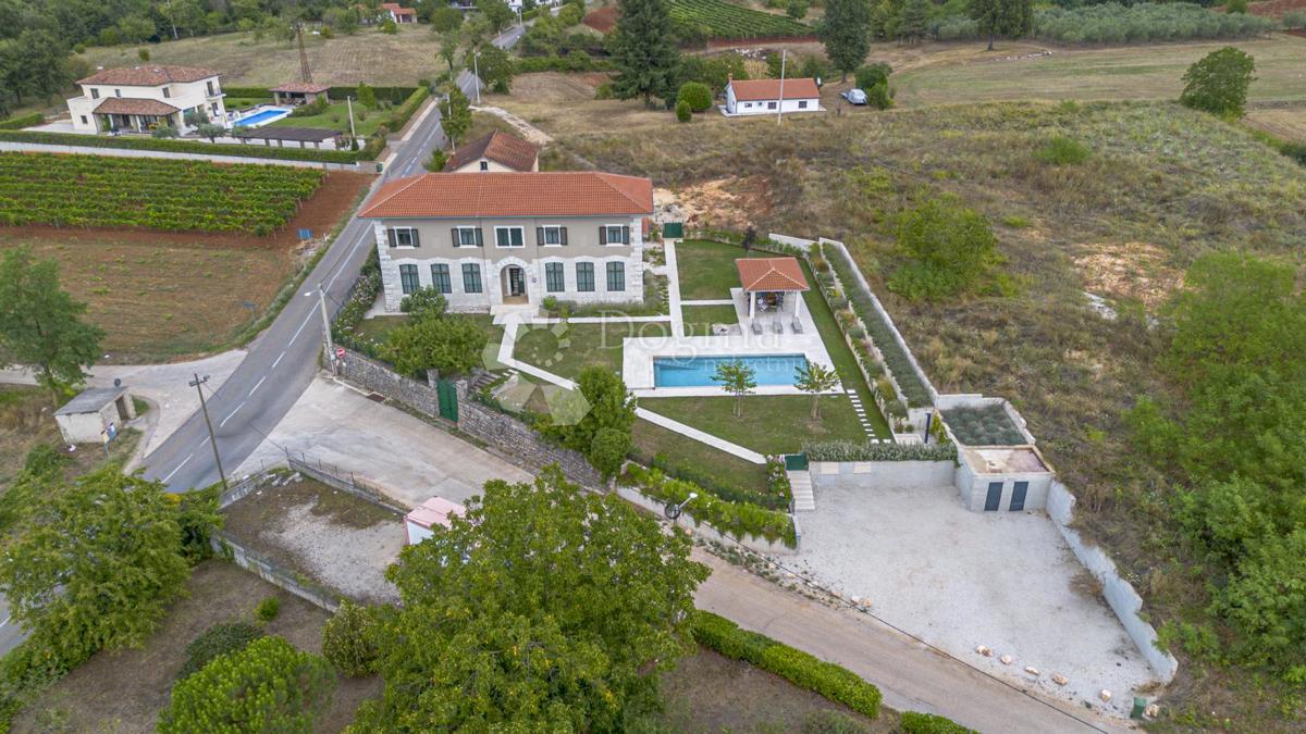 EX SCUOLA ITALIANA, ORA UNA VILLA PERFETTA