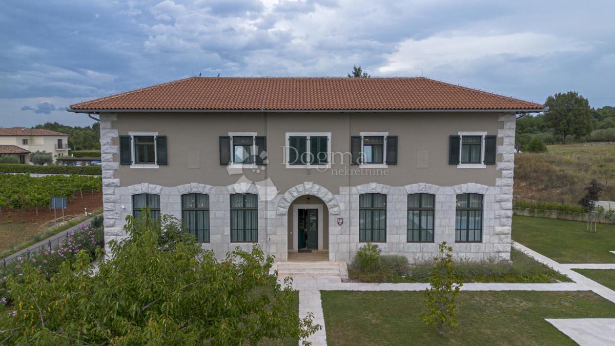 EX SCUOLA ITALIANA, ORA UNA VILLA PERFETTA