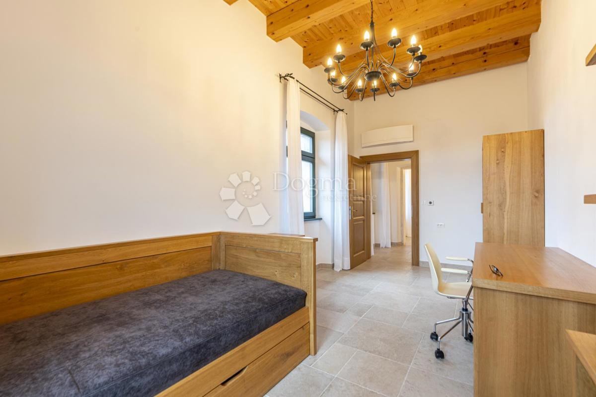 EX SCUOLA ITALIANA, ORA UNA VILLA PERFETTA