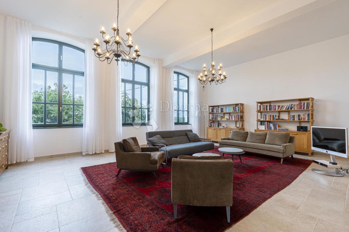 EX SCUOLA ITALIANA, ORA UNA VILLA PERFETTA