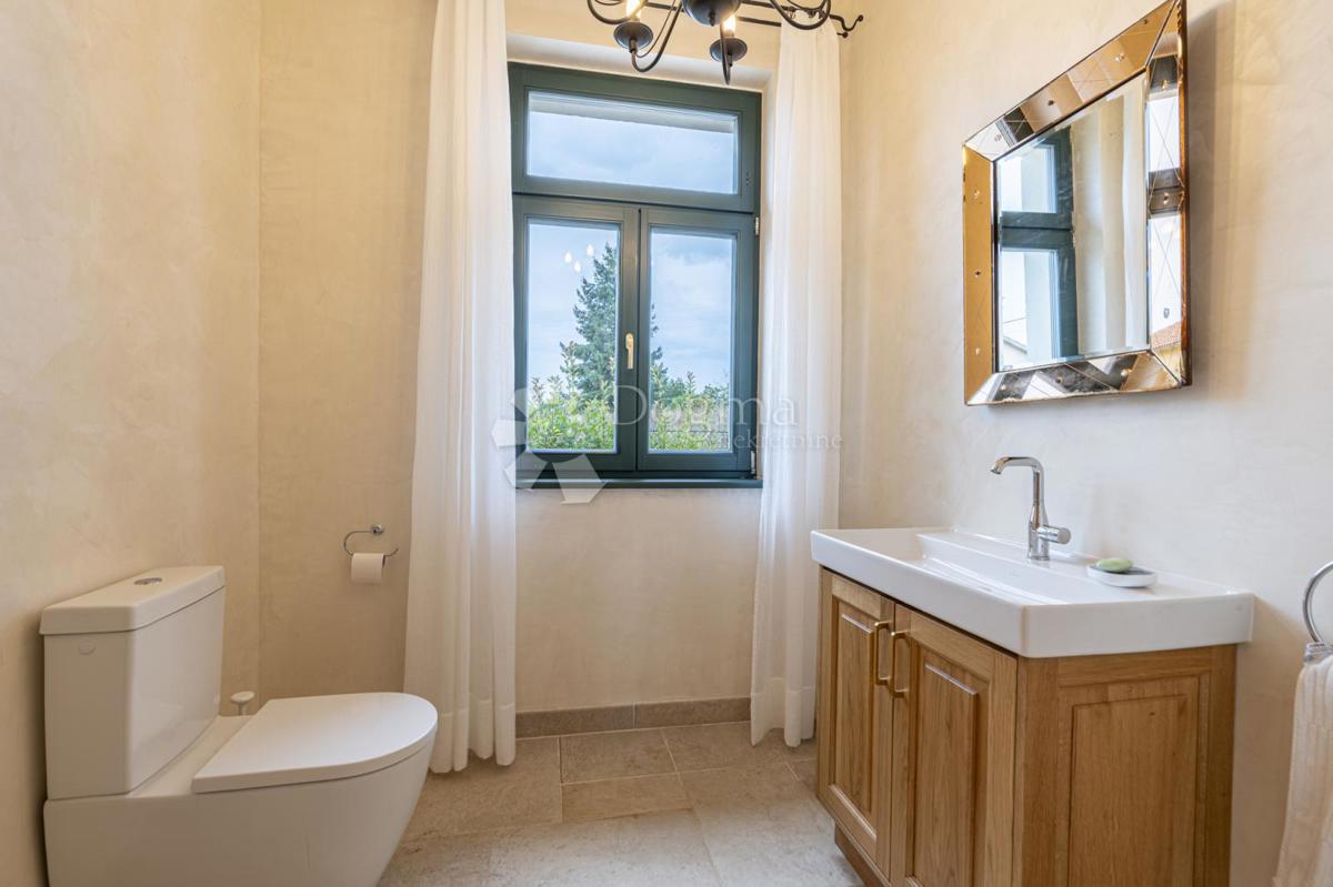 EX SCUOLA ITALIANA, ORA UNA VILLA PERFETTA