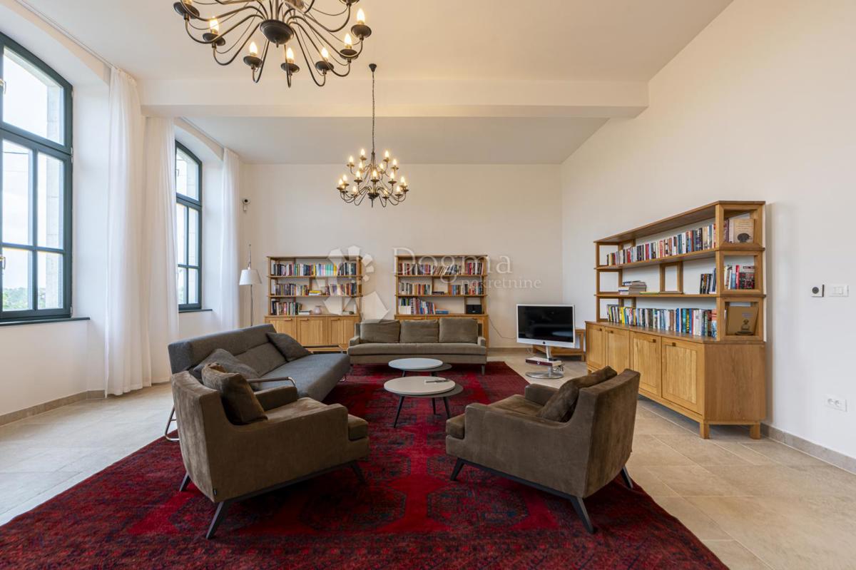 EX SCUOLA ITALIANA, ORA UNA VILLA PERFETTA