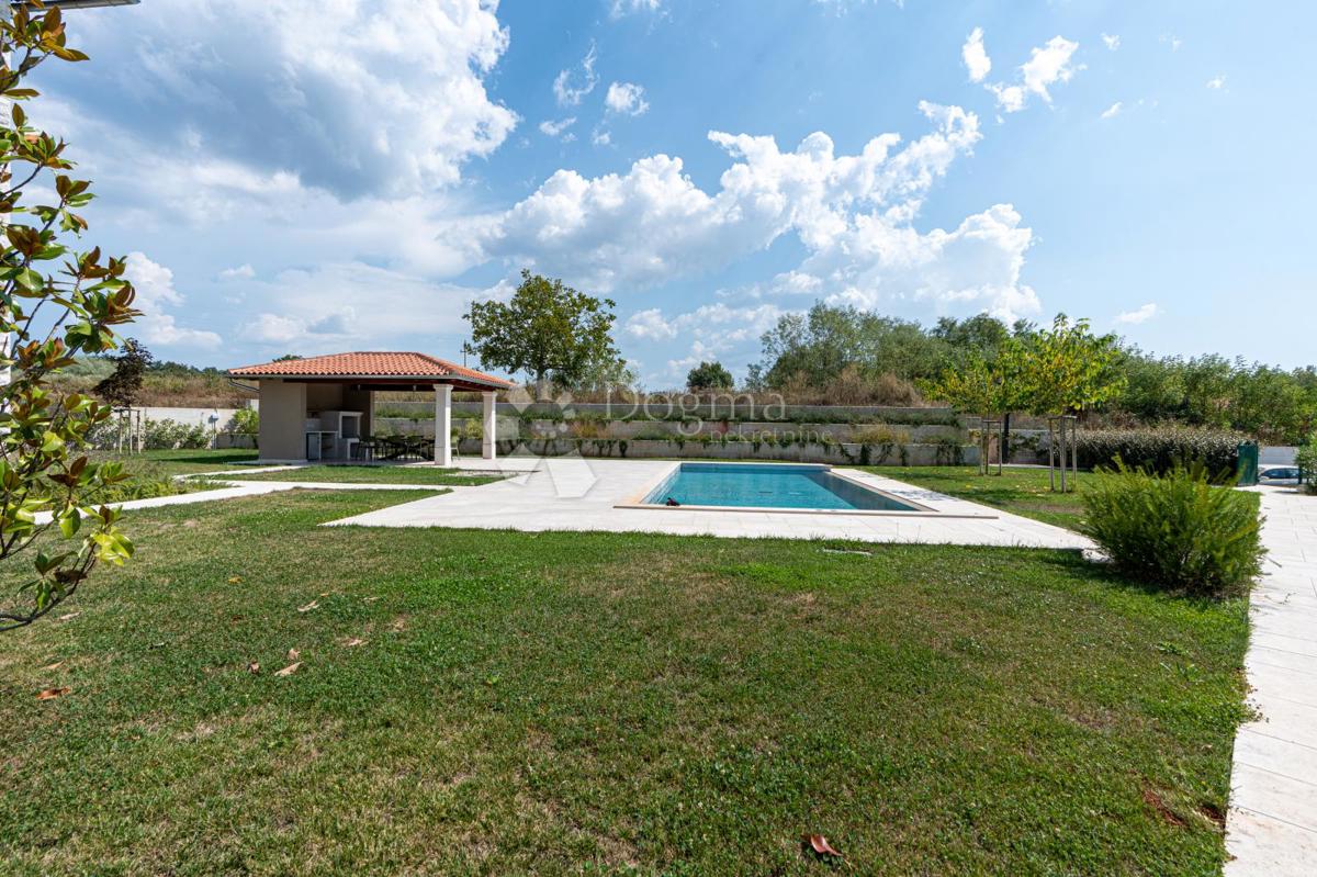 EX SCUOLA ITALIANA, ORA UNA VILLA PERFETTA