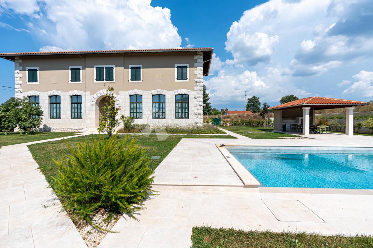 EX SCUOLA ITALIANA, ORA UNA VILLA PERFETTA