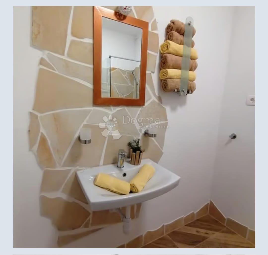 Casa con piscina Gornji Karin