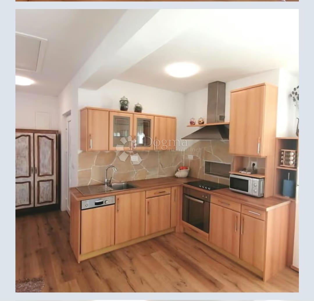 Casa con piscina Gornji Karin