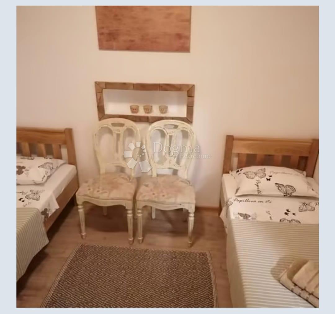 Casa con piscina Gornji Karin