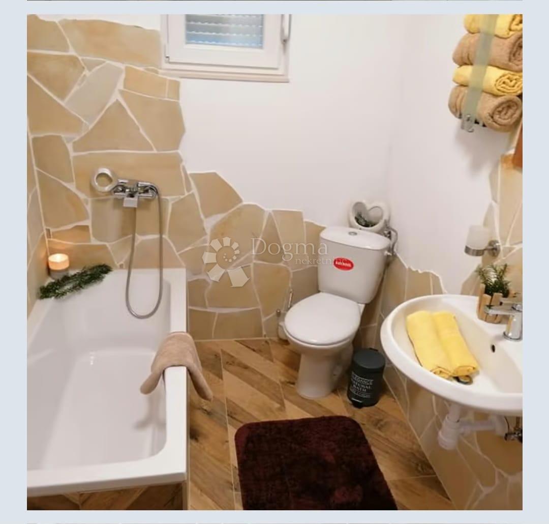 Casa con piscina Gornji Karin