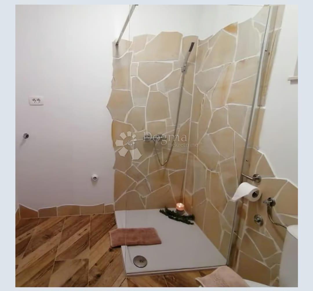 Casa con piscina Gornji Karin