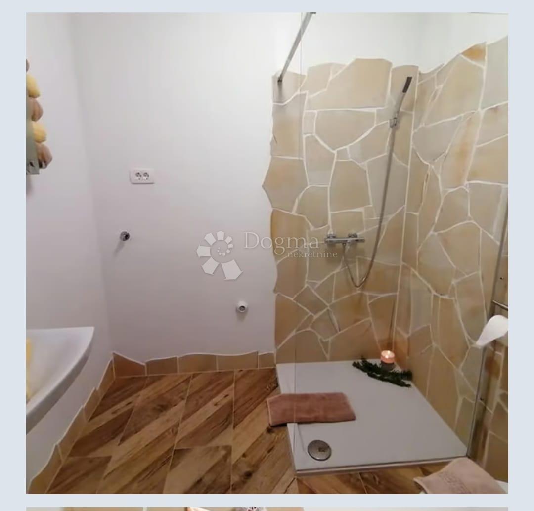 Casa con piscina Gornji Karin