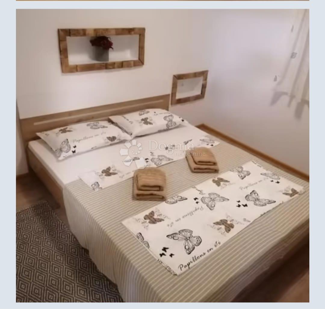 Casa con piscina Gornji Karin