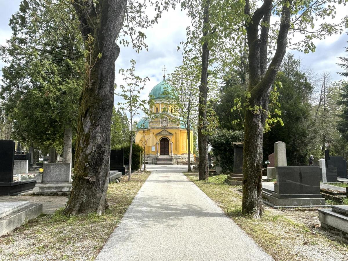 Mirogoj, Gornji Grad - Medveščak, 8m2