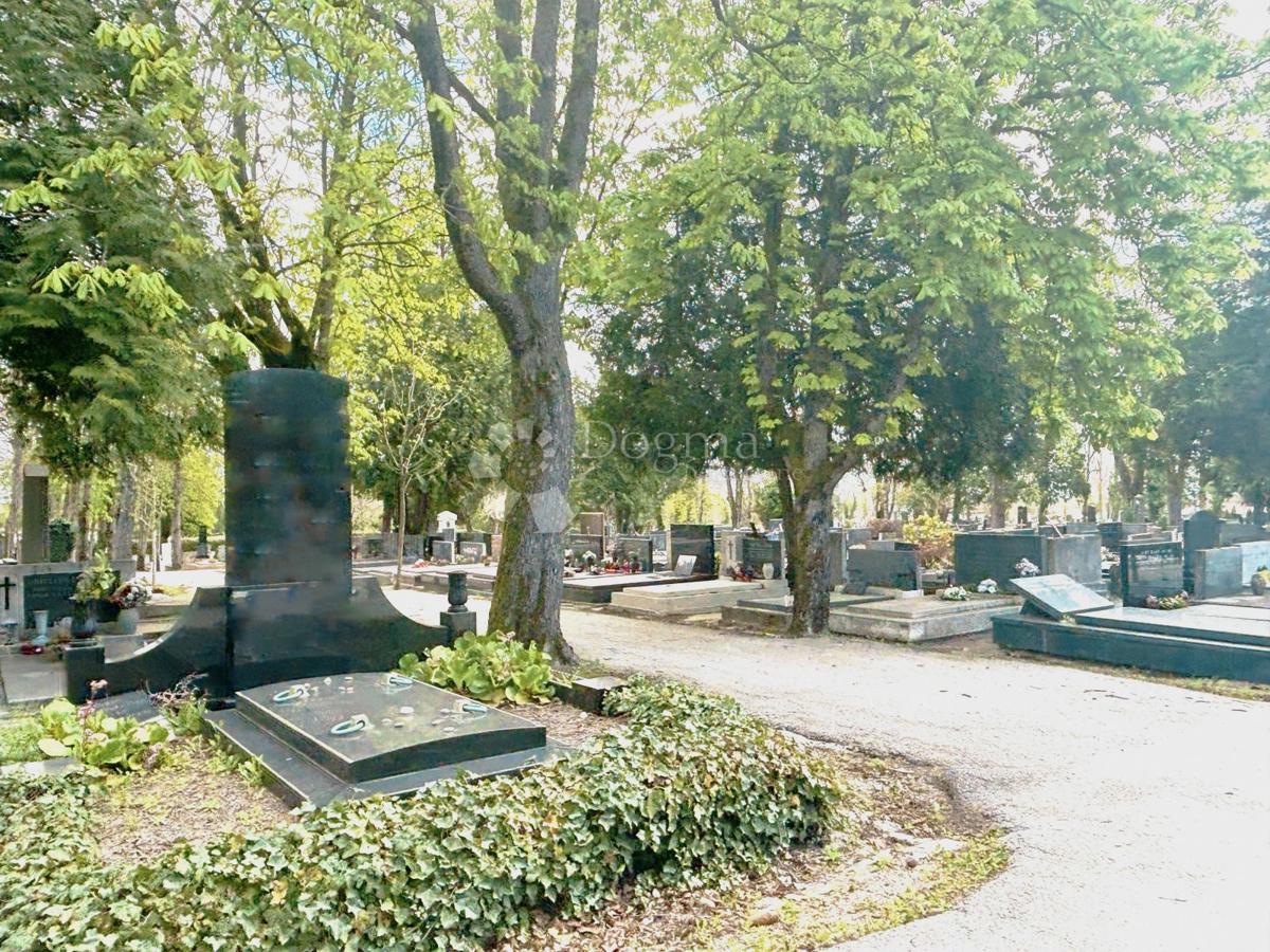 Mirogoj, Gornji Grad - Medveščak, 8m2