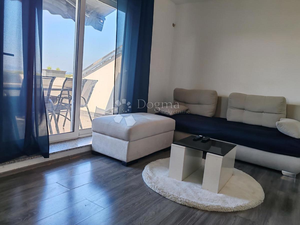 Appartamento con tre camere da letto, 2 balconi e terrazza - Crno, Zara