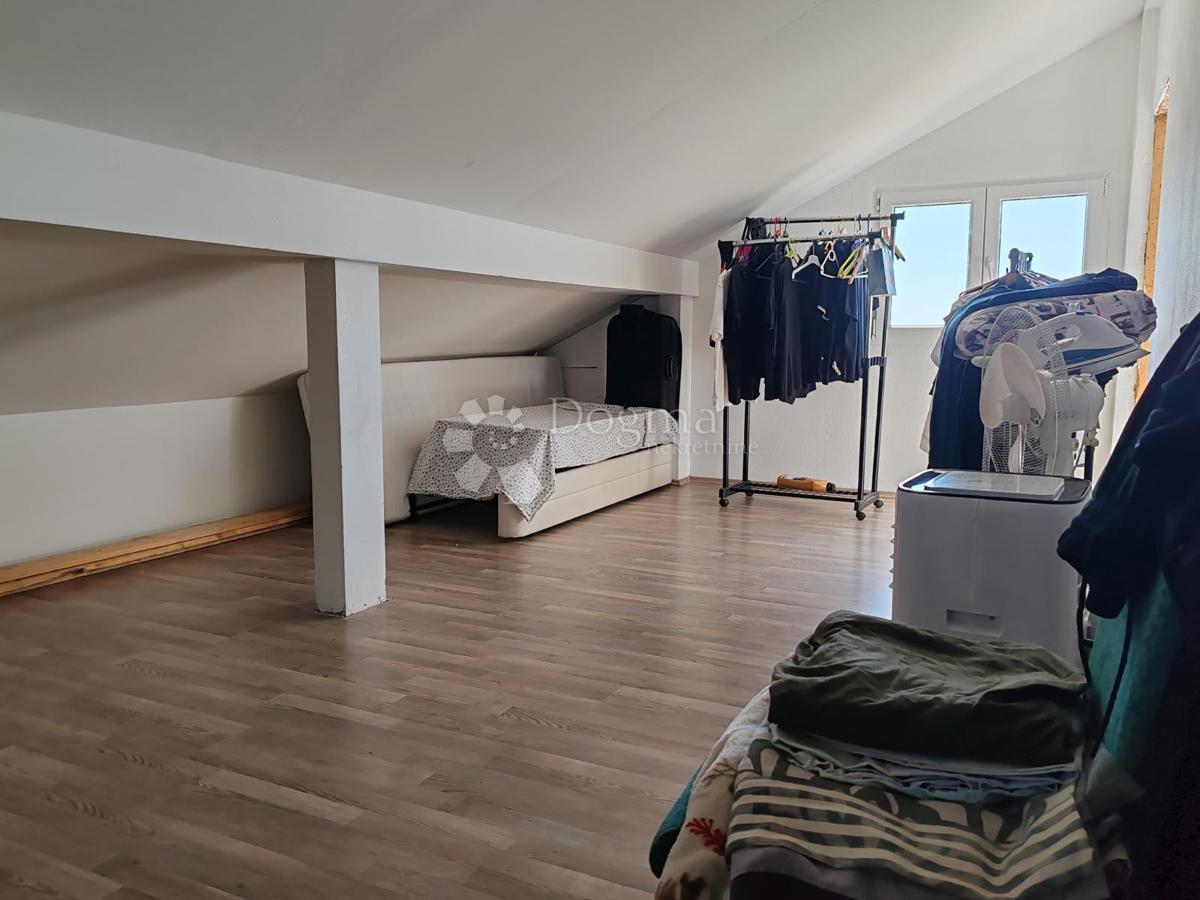 Appartamento con tre camere da letto, 2 balconi e terrazza - Crno, Zara