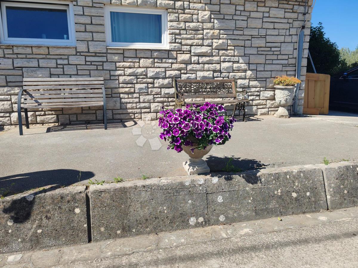 Appartamento con tre camere da letto, 2 balconi e terrazza - Crno, Zara