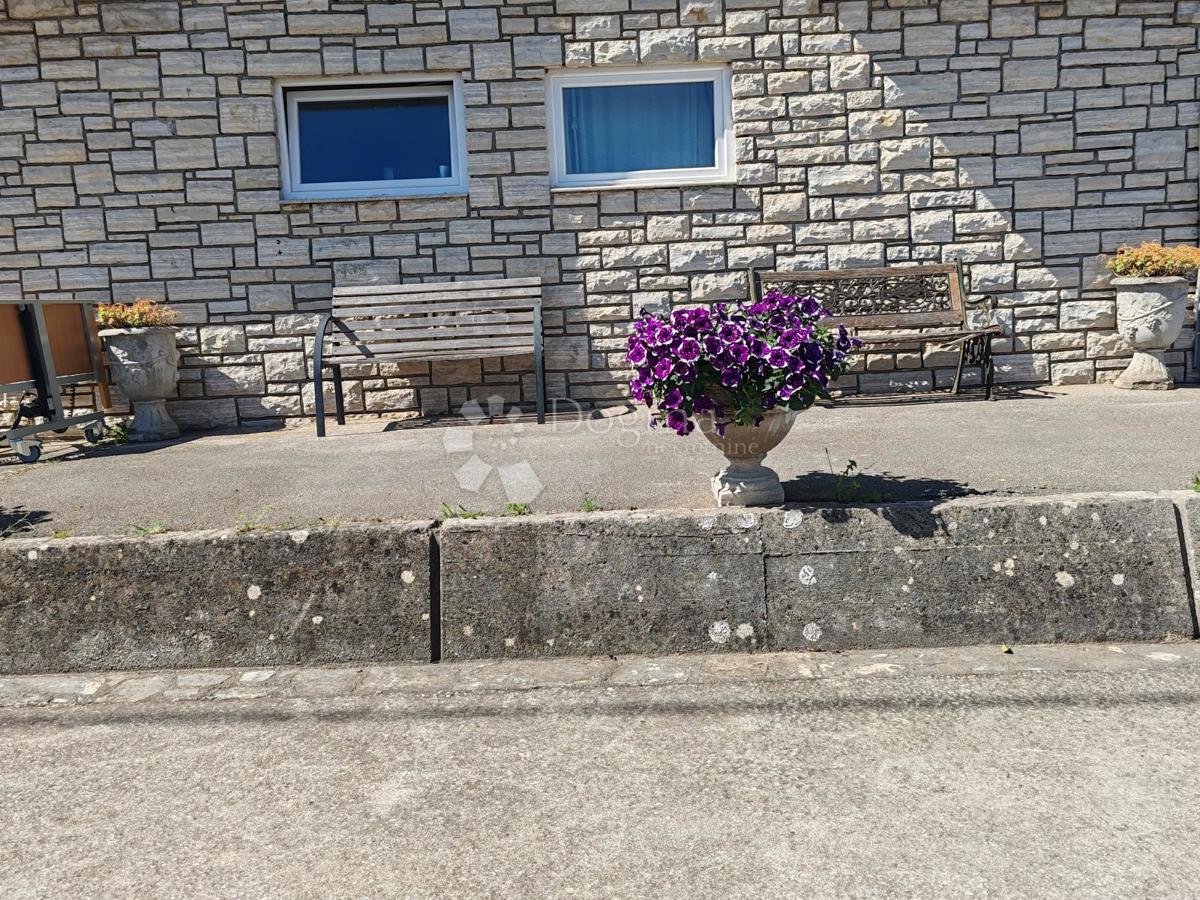 Appartamento con tre camere da letto, 2 balconi e terrazza - Crno, Zara