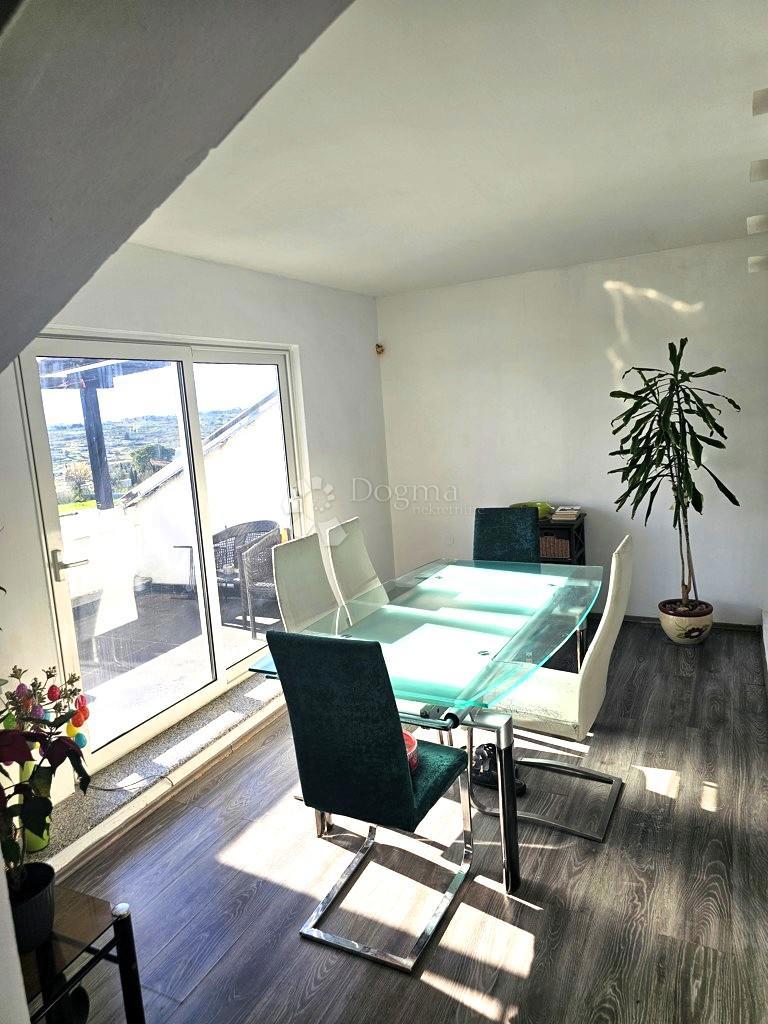 Appartamento con tre camere da letto, 2 balconi e terrazza - Crno, Zara