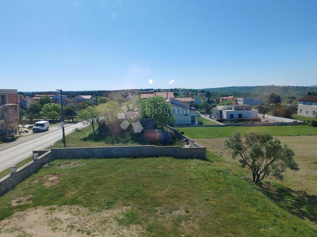 Appartamento con tre camere da letto, 2 balconi e terrazza - Crno, Zara