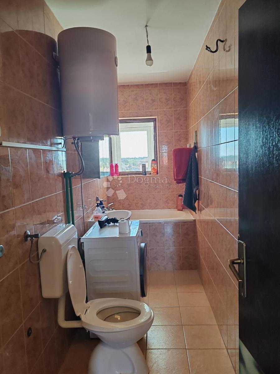 Appartamento con tre camere da letto, 2 balconi e terrazza - Crno, Zara