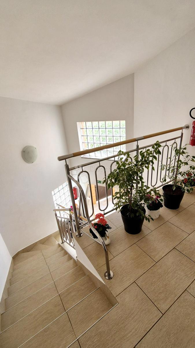 Casa con 4 appartamenti + garage! vicino a Fasana!