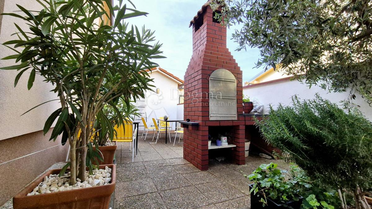 Casa con 4 appartamenti + garage! vicino a Fasana!