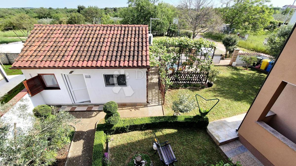 Casa con 4 appartamenti + garage! vicino a Fasana!