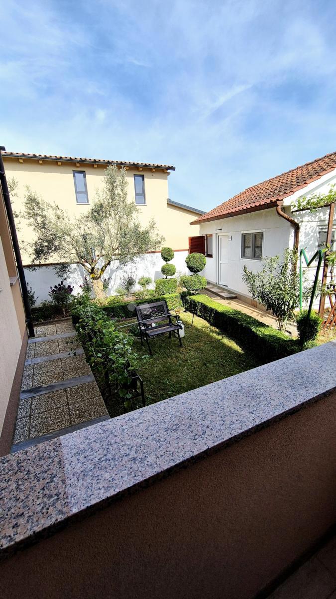 Casa con 4 appartamenti + garage! vicino a Fasana!