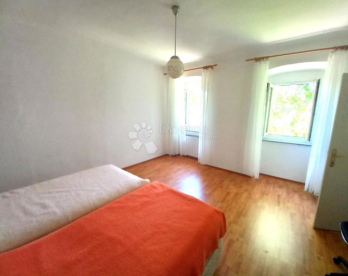 Rijeka, Kapitanovo, piccolo appartamento con terrazza