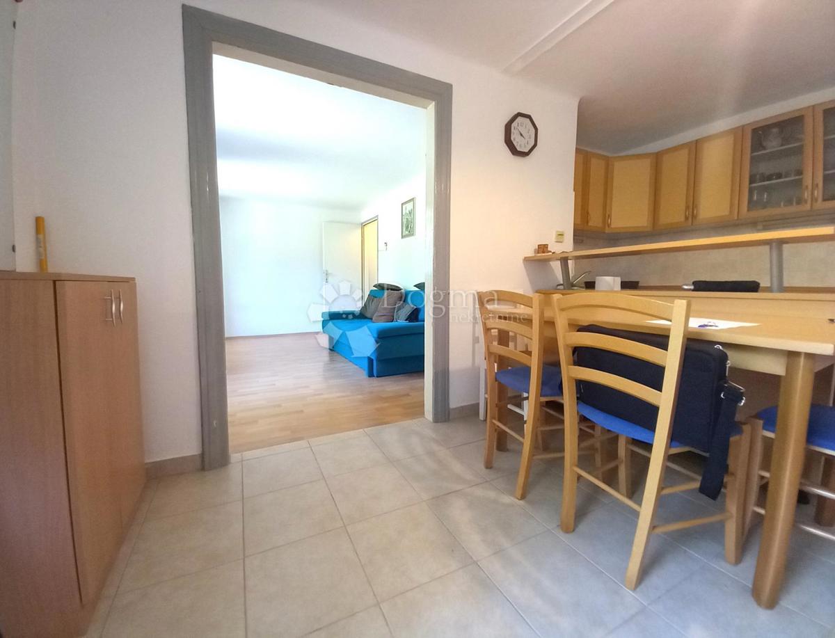 Rijeka, Kapitanovo, piccolo appartamento con terrazza