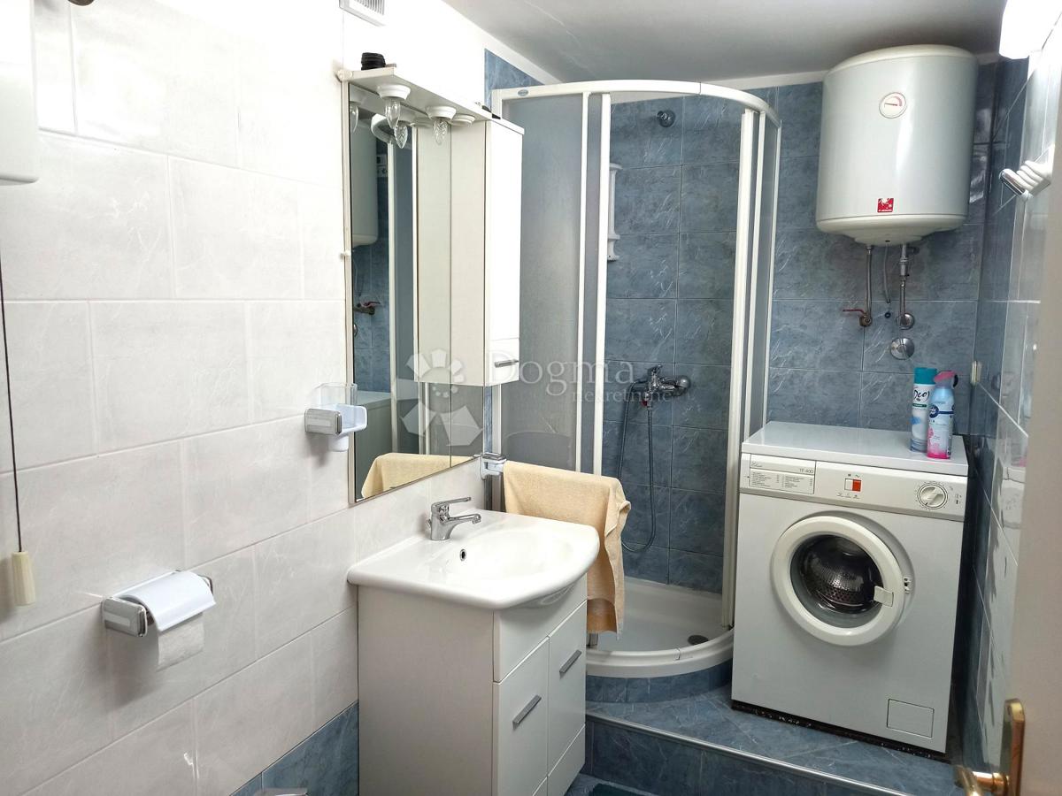 Rijeka, Kapitanovo, piccolo appartamento con terrazza