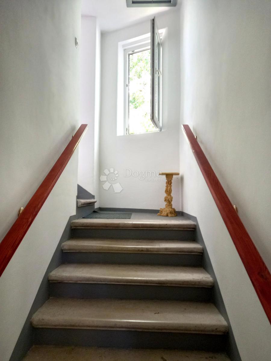 Rijeka, Kapitanovo, piccolo appartamento con terrazza