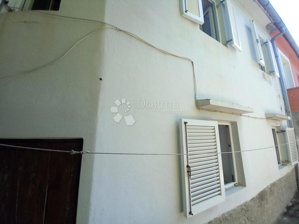 Rijeka, Kapitanovo, piccolo appartamento con terrazza