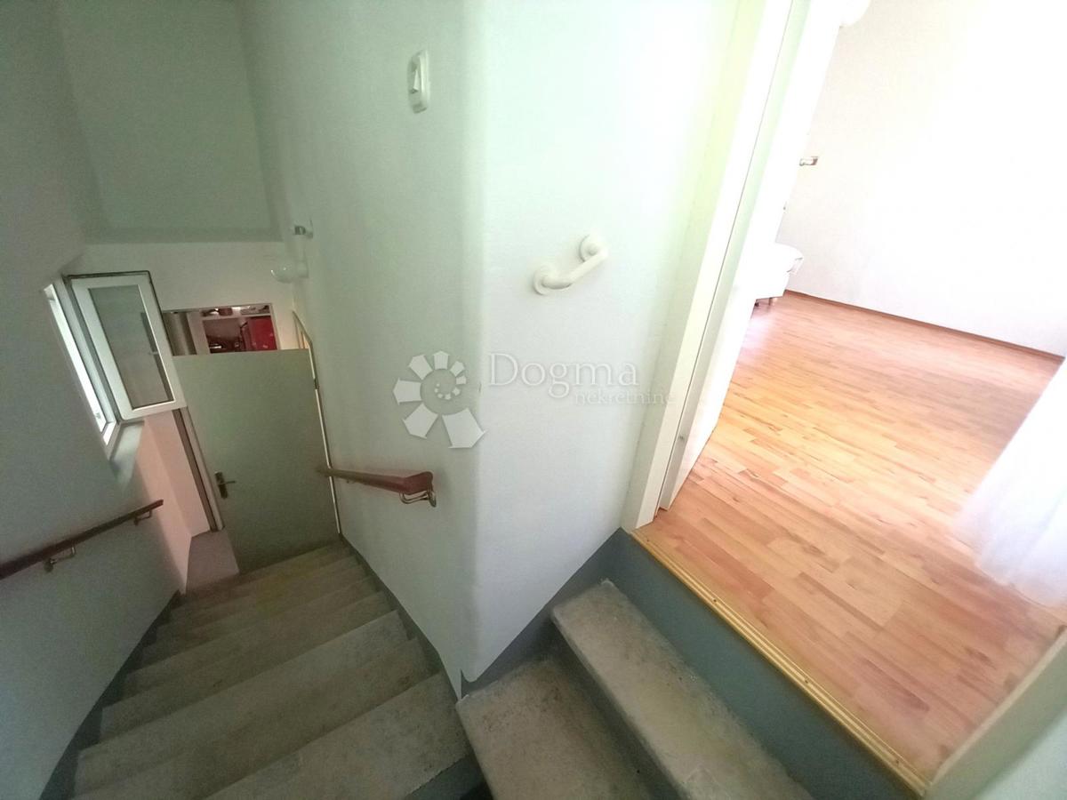 Rijeka, Kapitanovo, piccolo appartamento con terrazza