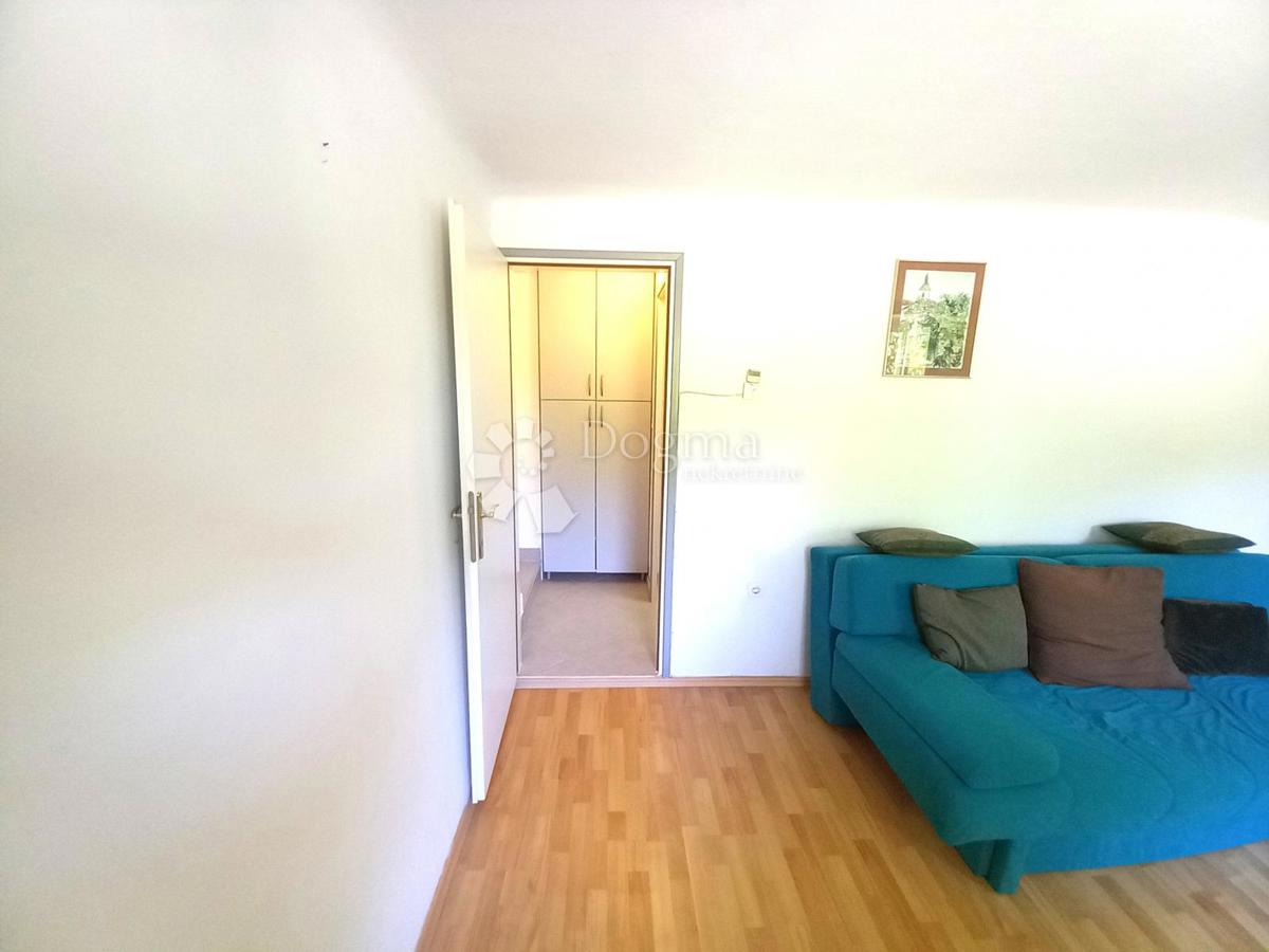 Rijeka, Kapitanovo, piccolo appartamento con terrazza