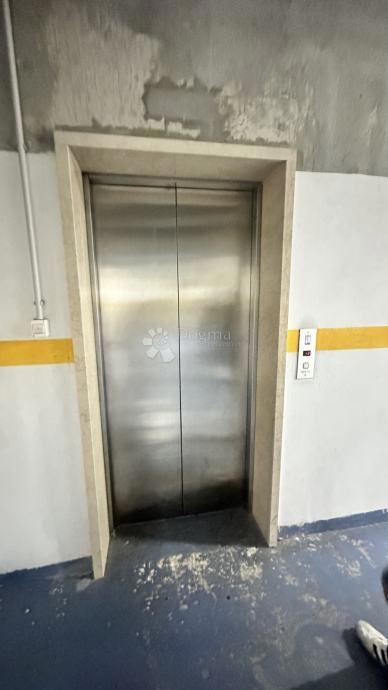 Locale commerciale Firule, Split, 189,50m2