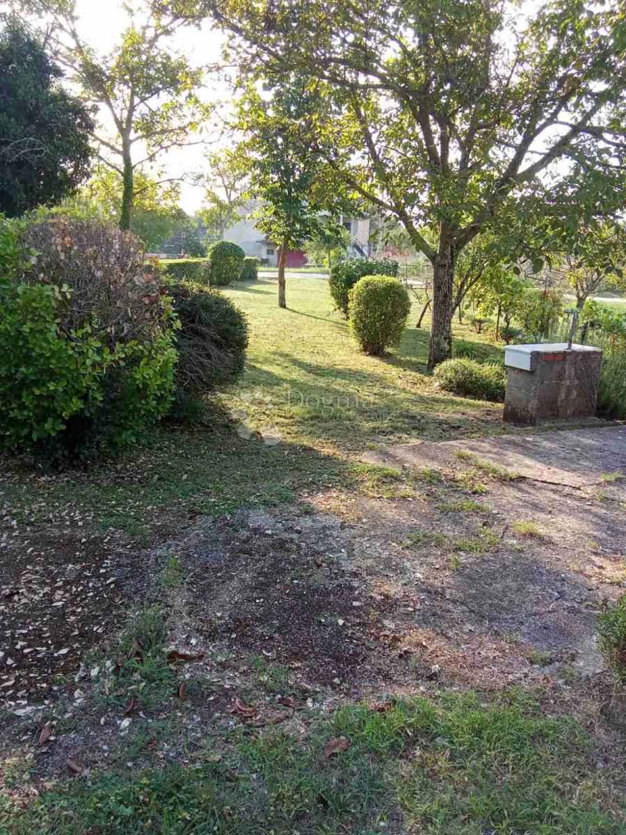 Casa con ampio terreno edificabile – Pisino