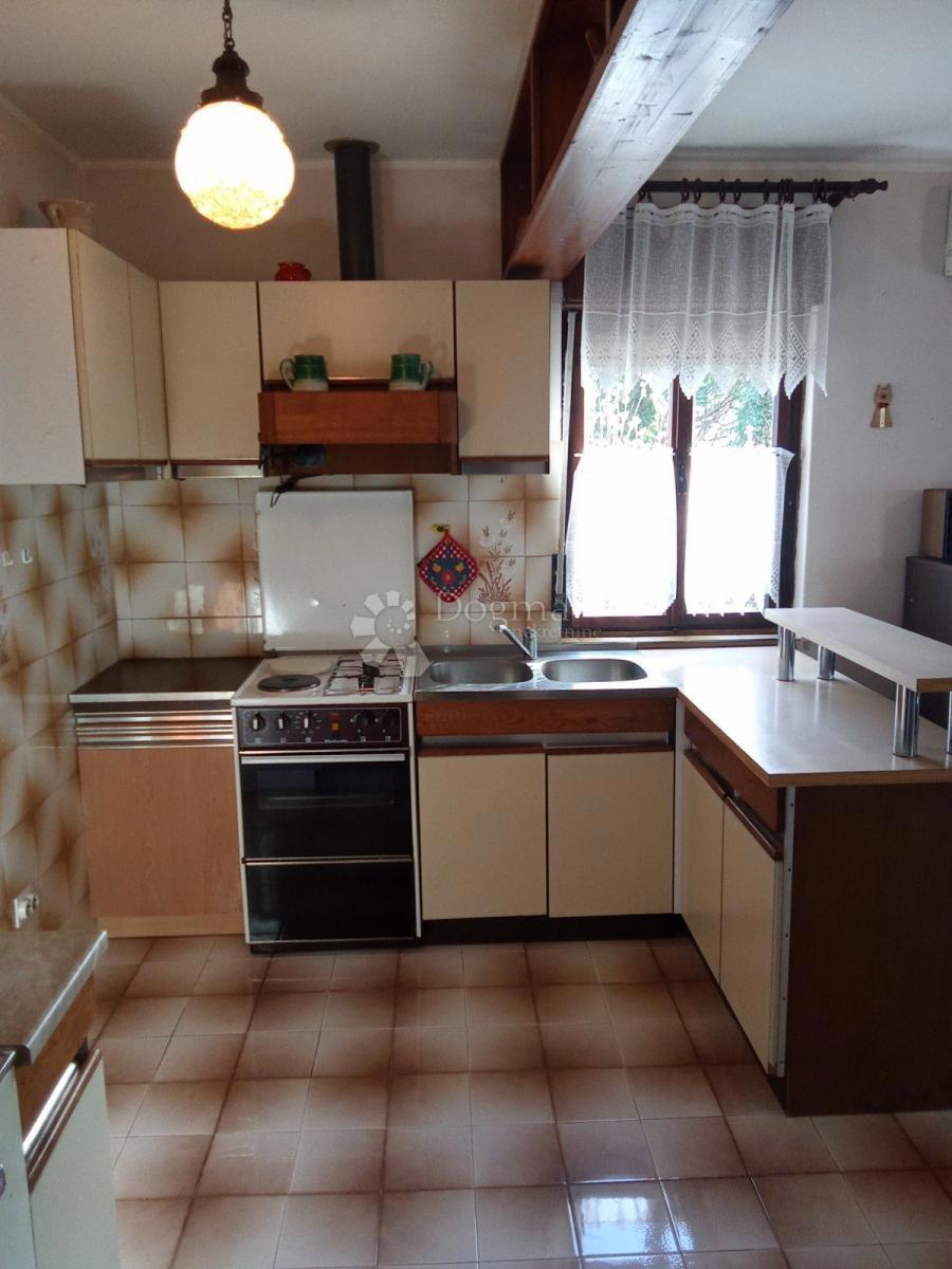 Casa con ampio terreno edificabile – Pisino