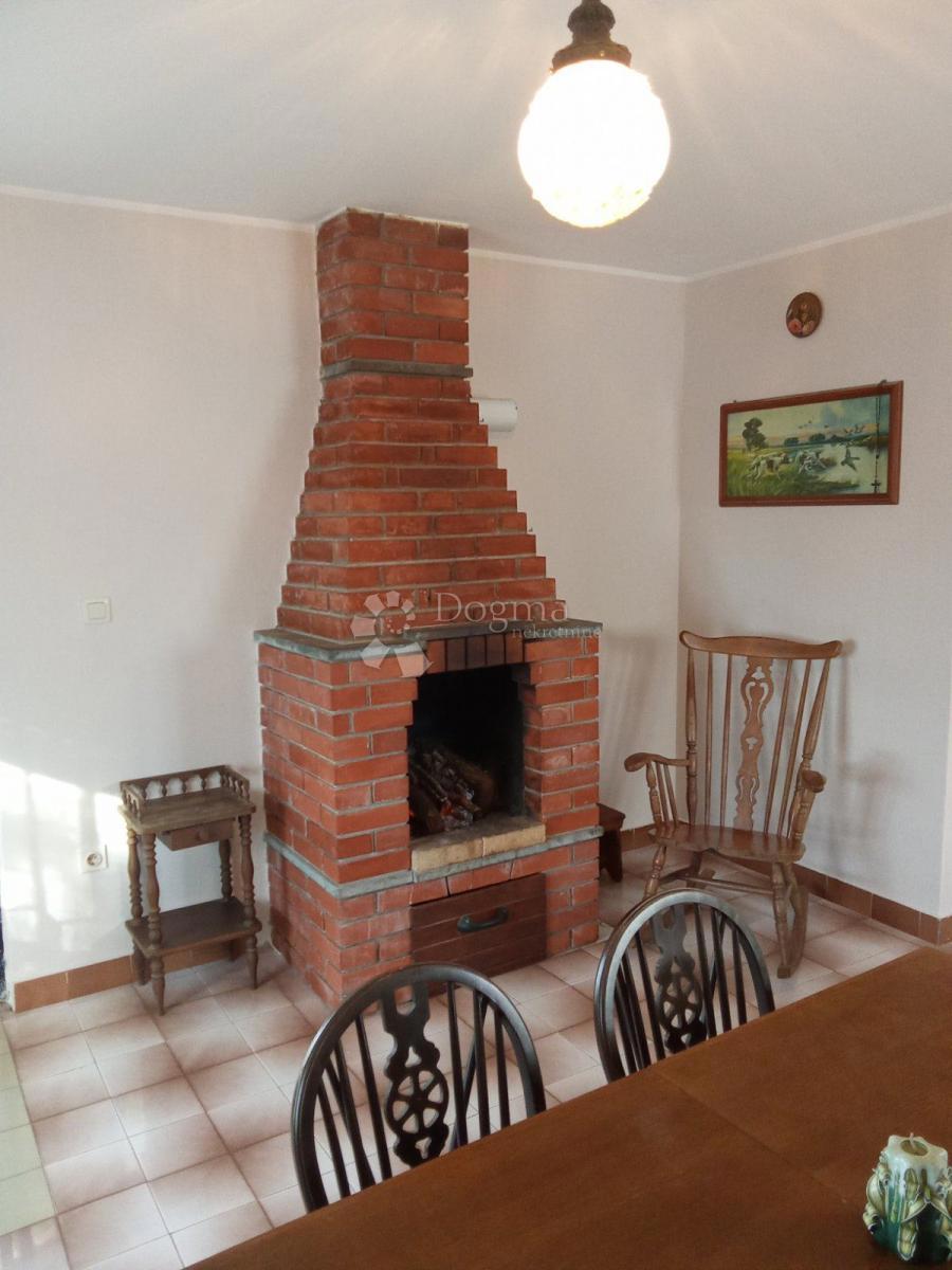 Casa con ampio terreno edificabile – Pisino